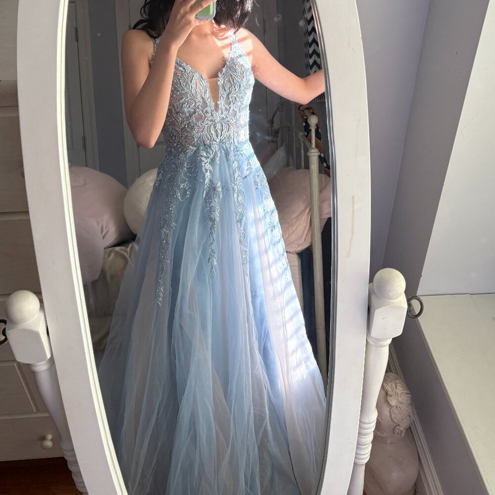 Light Blue V-Neck Lace & Tulle Prom/Sweet 16/Pageant Dress Gown NWT